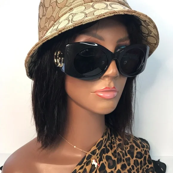 Gucci | Accessories | New Authentic Gucci Grey Oval Ladies  display picture 2